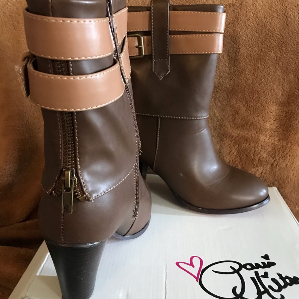 Boots - Picture 3 of 3